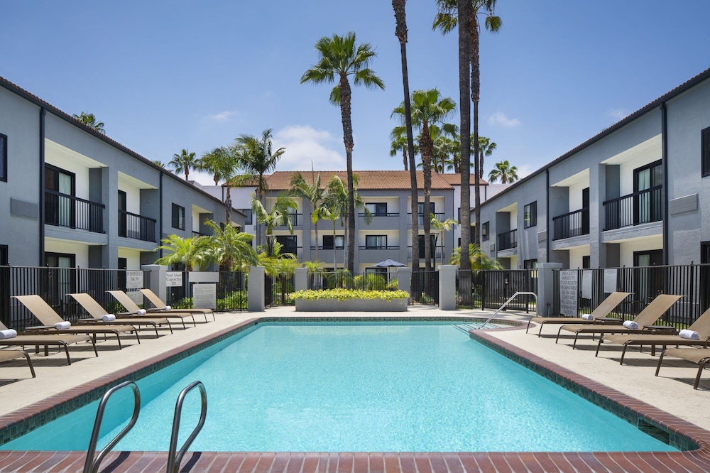 Milano - La Puente - Courtyard by Marriott Los Angeles Hacienda Heights Orange County
Milano - La Puente - Courtyard by Marriott Los Angeles Hacienda Heights Orange County