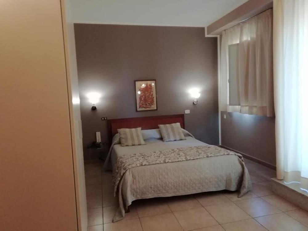 Ancona - Sicilia Est - Catania, Taormina, Siracusa, Noto, Mare Italia - Residence La Palma
Ancona - Sicilia Est - Catania, Taormina, Siracusa, Noto, Mare Italia - Residence La Palma