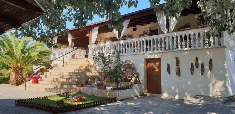 Roma - Nikiti - Koviou Holiday Village
Roma - Nikiti - Koviou Holiday Village