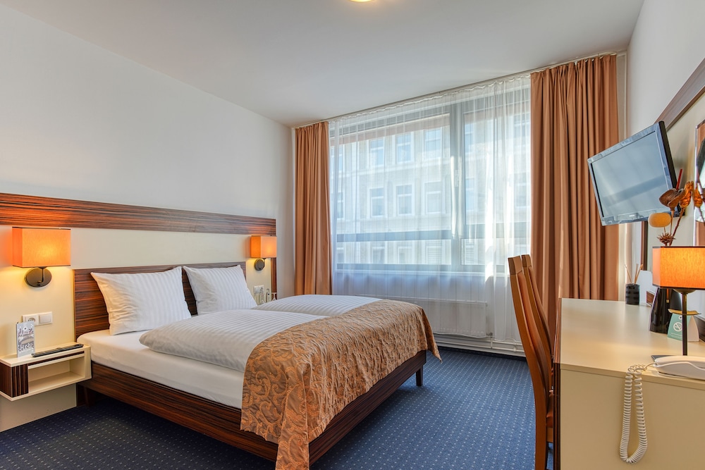 Lamezia Terme - Braunschweig - Centro Hotel Braunschweig City, Trademark Collection by Wyndham
Lamezia Terme - Braunschweig - Centro Hotel Braunschweig City, Trademark Collection by Wyndham