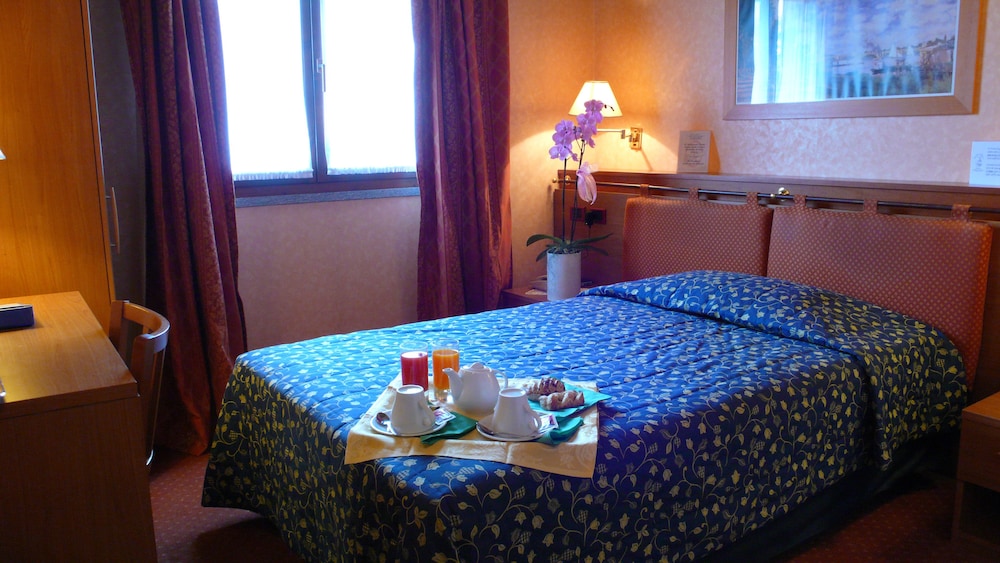 Catania - Lago Maggiore, Laghi Italia - Hotel Ristorante La Perla
Catania - Lago Maggiore, Laghi Italia - Hotel Ristorante La Perla