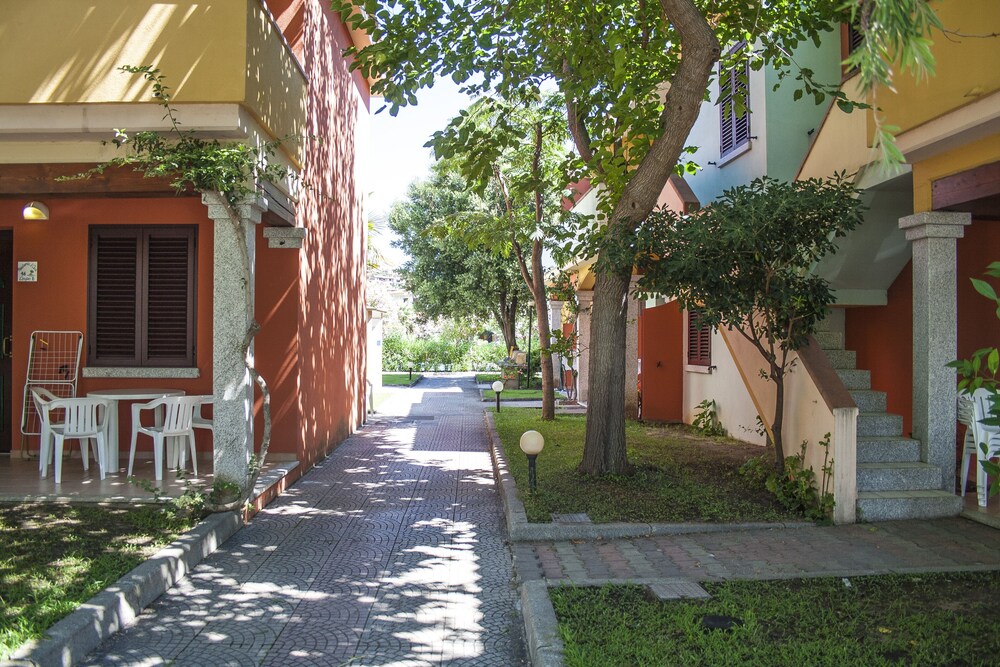 Brindisi - Sardegna Est - Olbia, Costa Smeralda, San Teodoro, Mare Italia - Residence Oasi Anfiteatro
Brindisi - Sardegna Est - Olbia, Costa Smeralda, San Teodoro, Mare Italia - Residence Oasi Anfiteatro