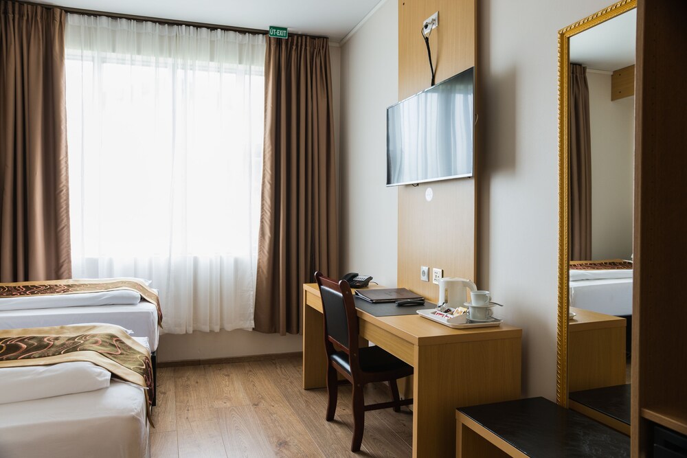 Roma - Reykjavik, Aeroporto di Keflavík - Hotel Jazz - By Keflavik Airport - Reykjavik - Iceland
Roma - Reykjavik, Aeroporto di Keflavík - Hotel Jazz - By Keflavik Airport - Reykjavik - Iceland