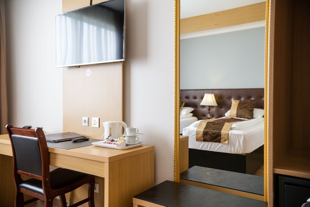 Verona - Reykjavik, Aeroporto di Keflavík - Hotel Jazz - By Keflavik Airport - Reykjavik - Iceland
Verona - Reykjavik, Aeroporto di Keflavík - Hotel Jazz - By Keflavik Airport - Reykjavik - Iceland