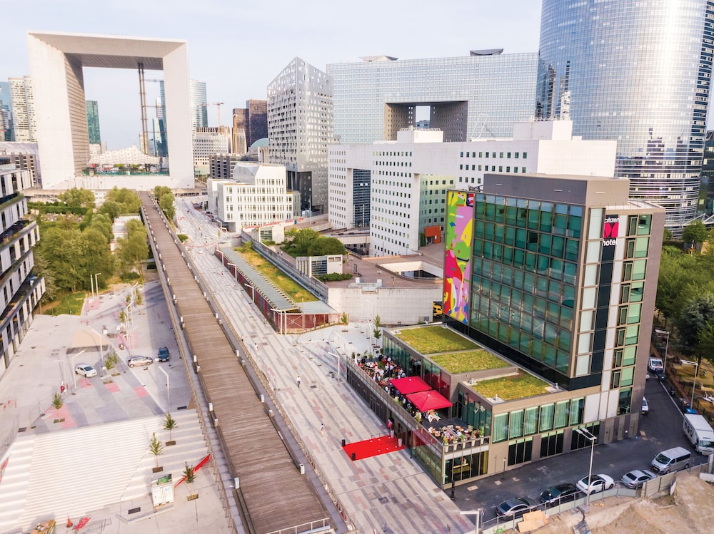 Napoli - Nanterre - citizenM Paris La Défense