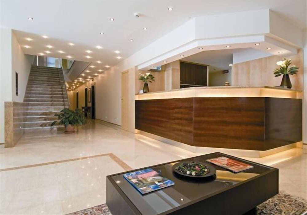 Olbia - Costiera Amalfitana, Mare Italia - Suites & Residence Hotel Napoli
Olbia - Costiera Amalfitana, Mare Italia - Suites & Residence Hotel Napoli