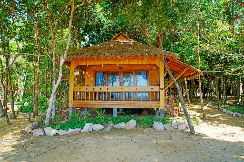 Milano - Koh Rong Island - Tree House Bungalows Resort
Milano - Koh Rong Island - Tree House Bungalows Resort
