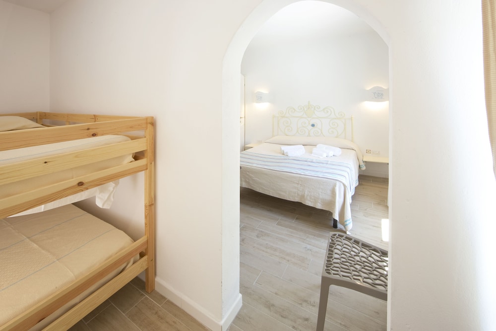 Roma - Sardegna Est - Olbia, Costa Smeralda, San Teodoro, Mare Italia - Grand Hotel Palau
Roma - Sardegna Est - Olbia, Costa Smeralda, San Teodoro, Mare Italia - Grand Hotel Palau