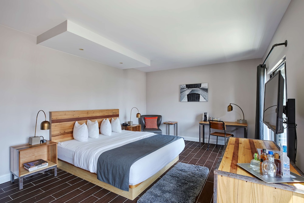 Lamezia Terme - Long Island City - Ravel Hotel Trademark Collection by Wyndham
Lamezia Terme - Long Island City - Ravel Hotel Trademark Collection by Wyndham