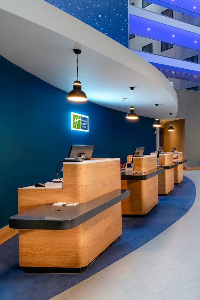 Venezia - Londra, Aeroporto di London Heathrow - Holiday Inn Express London Heathrow T4
Venezia - Londra, Aeroporto di London Heathrow - Holiday Inn Express London Heathrow T4