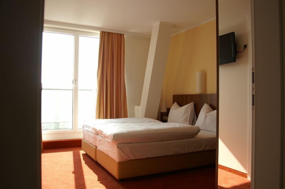 Lamezia Terme - Vienna, Aeroporto Internazionale di Vienna - Hahn Hotel Vienna
Lamezia Terme - Vienna, Aeroporto Internazionale di Vienna - Hahn Hotel Vienna