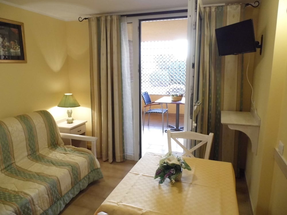 Firenze - La Maddalena - LE NEREIDI Hotel & Residence con Piscina-Tennis-Fitness-Parcheggio coperto-Sala Conferenze
Firenze - La Maddalena - LE NEREIDI Hotel & Residence con Piscina-Tennis-Fitness-Parcheggio coperto-Sala Conferenze