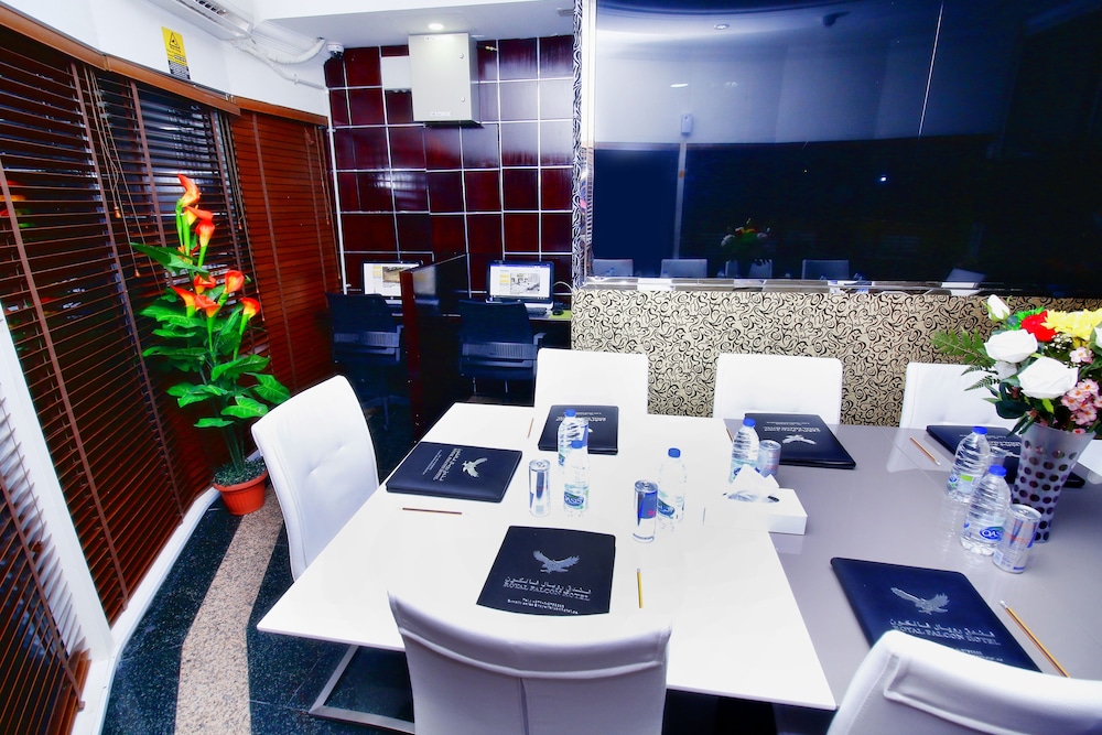 Verona - Dubai - Royal Falcon Hotel
Verona - Dubai - Royal Falcon Hotel