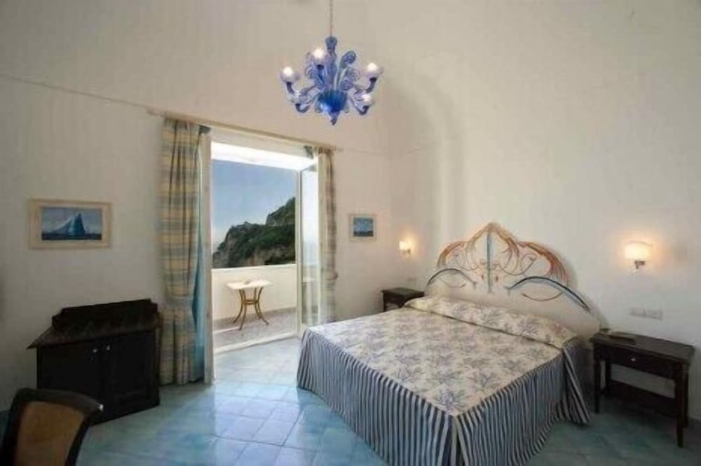 Milano - Positano - Palazzo Marzoli charme Resort - Small Luxury Hotel
Milano - Positano - Palazzo Marzoli charme Resort - Small Luxury Hotel