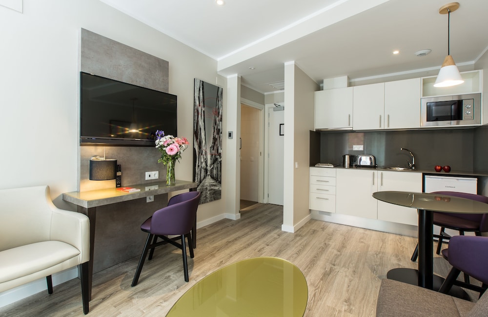 Roma - Santa Coloma de Gramenet - Leonardo Boutique Hotel Barcelona Sagrada Familia
Roma - Santa Coloma de Gramenet - Leonardo Boutique Hotel Barcelona Sagrada Familia