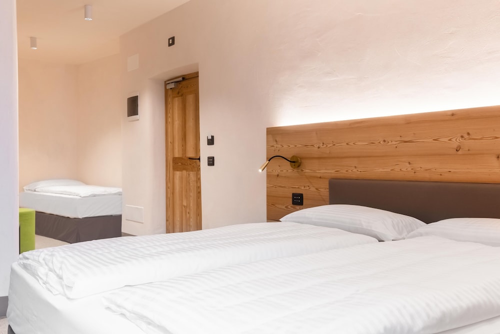Milano - Alta Valtellina, Montagna Italia - Curt di Clement Eco Mobility Hotel
Milano - Alta Valtellina, Montagna Italia - Curt di Clement Eco Mobility Hotel