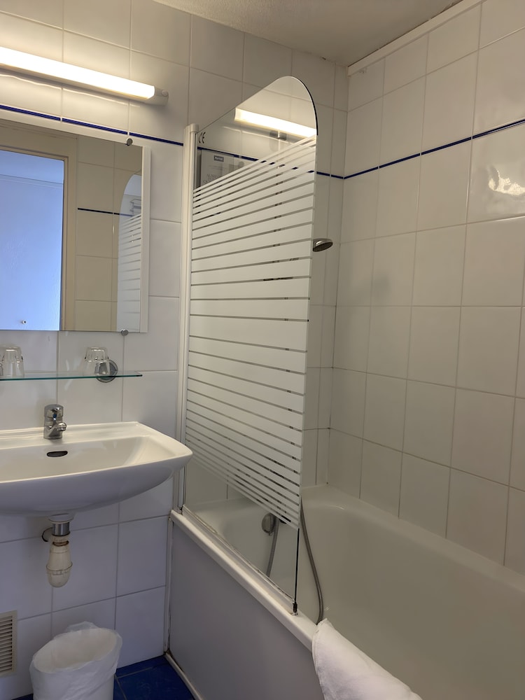 Pisa - Cherbourg - SHELDER Hôtel - CHERBOURG EN COTENTIN - Equeurdreville
Pisa - Cherbourg - SHELDER Hôtel - CHERBOURG EN COTENTIN - Equeurdreville