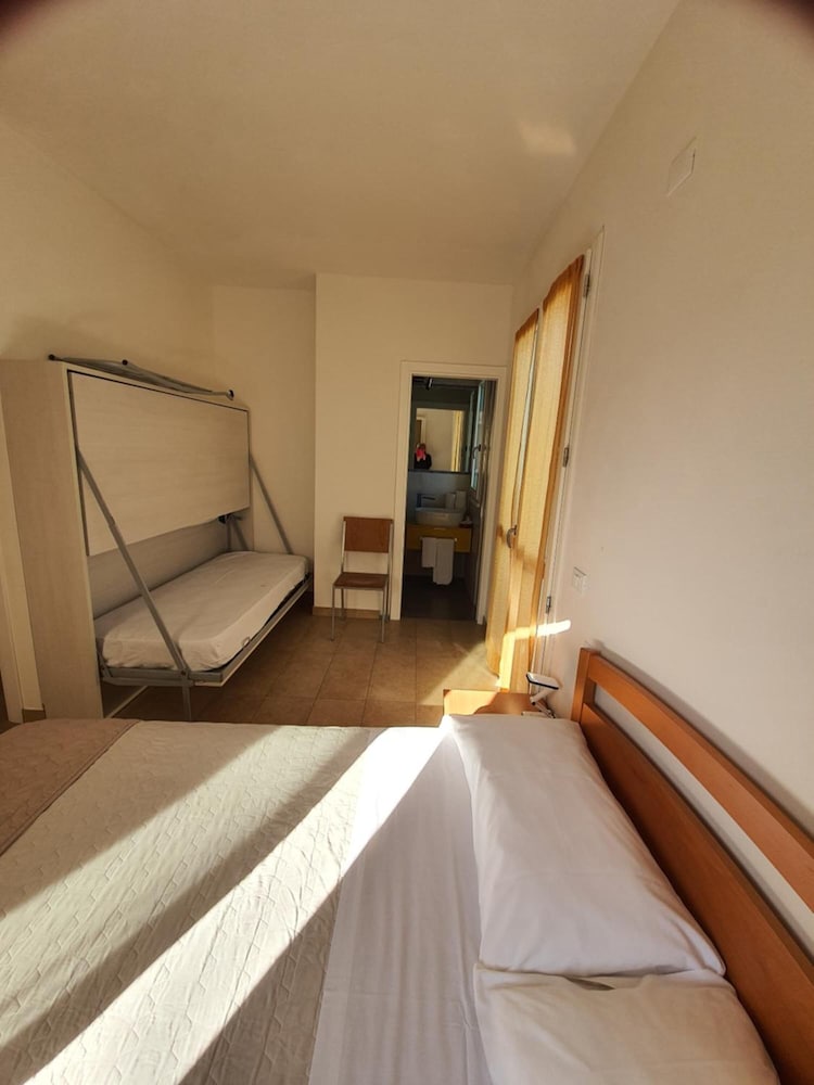 Catania - Riviera Romagnola, Mare Italia - Airone Cervia B&B Camere e Appartamenti
Catania - Riviera Romagnola, Mare Italia - Airone Cervia B&B Camere e Appartamenti