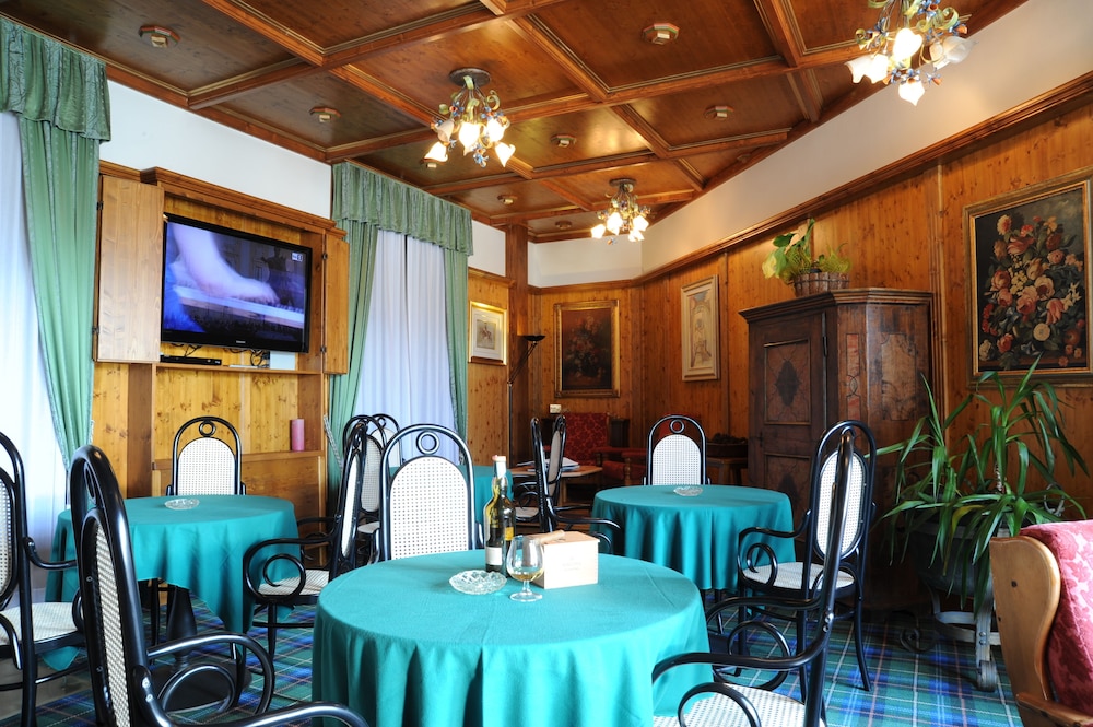 Roma - San Martino di Castrozza - G. Hotel Des Alpes (Classic since 1912)
Roma - San Martino di Castrozza - G. Hotel Des Alpes (Classic since 1912)
