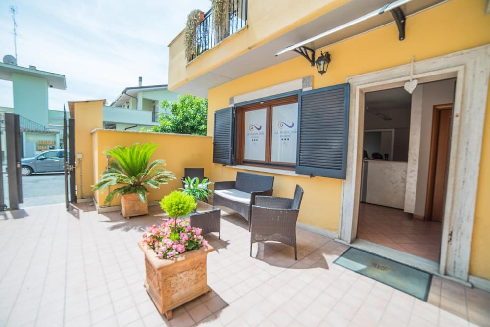 Trieste - Ostia Lido - Hotel La Maison Jolie
Trieste - Ostia Lido - Hotel La Maison Jolie