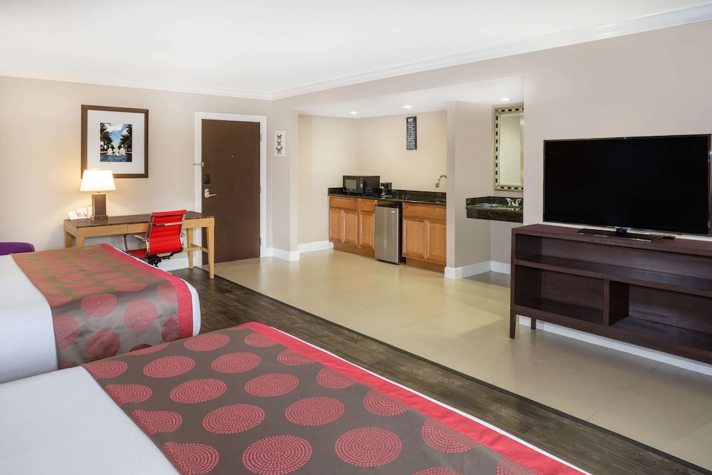 Napoli - Miami Beach (FL) - Ramada By Wyndham Miami Springs/Miami International Airport
Napoli - Miami Beach (FL) - Ramada By Wyndham Miami Springs/Miami International Airport