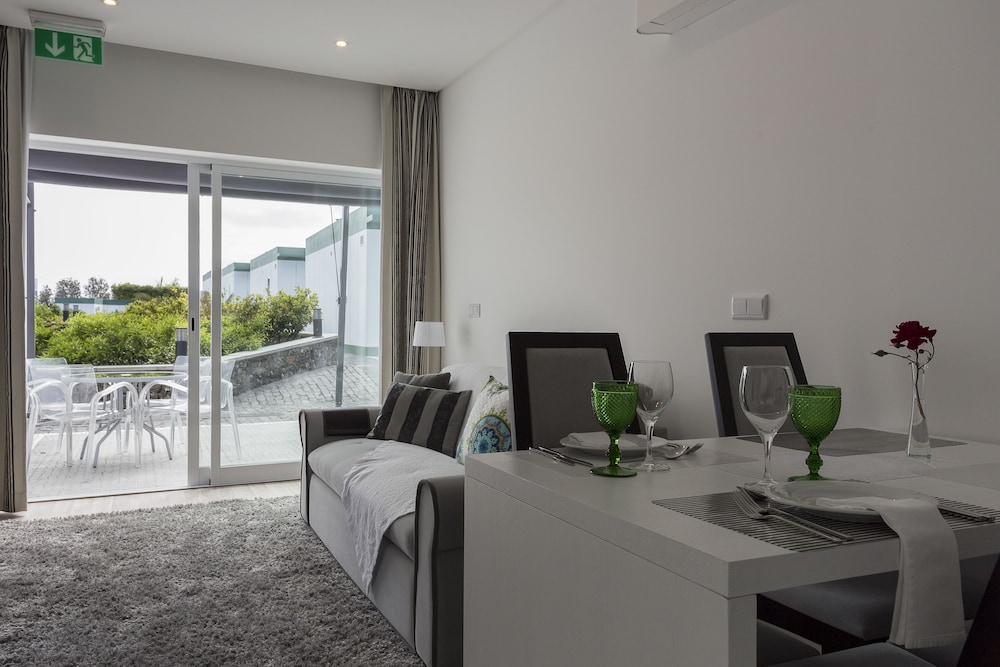 Milano - Rabo de Peixe - Quinta de Santa Bárbara Casas Turisticas 
Milano - Rabo de Peixe - Quinta de Santa Bárbara Casas Turisticas