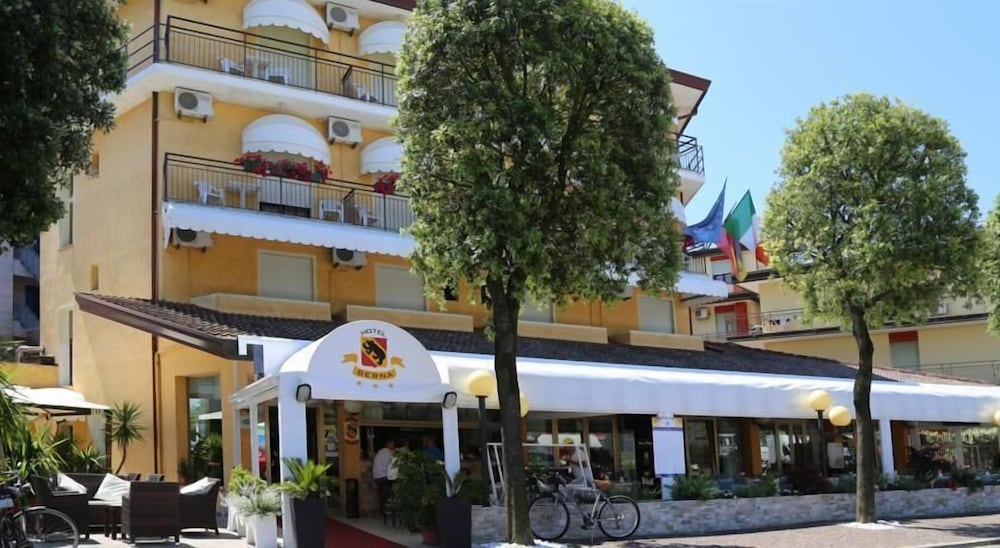 Milano - Riviera Veneta e Lignano Sabbiadoro, Mare Italia - Hotel Berna
Milano - Riviera Veneta e Lignano Sabbiadoro, Mare Italia - Hotel Berna