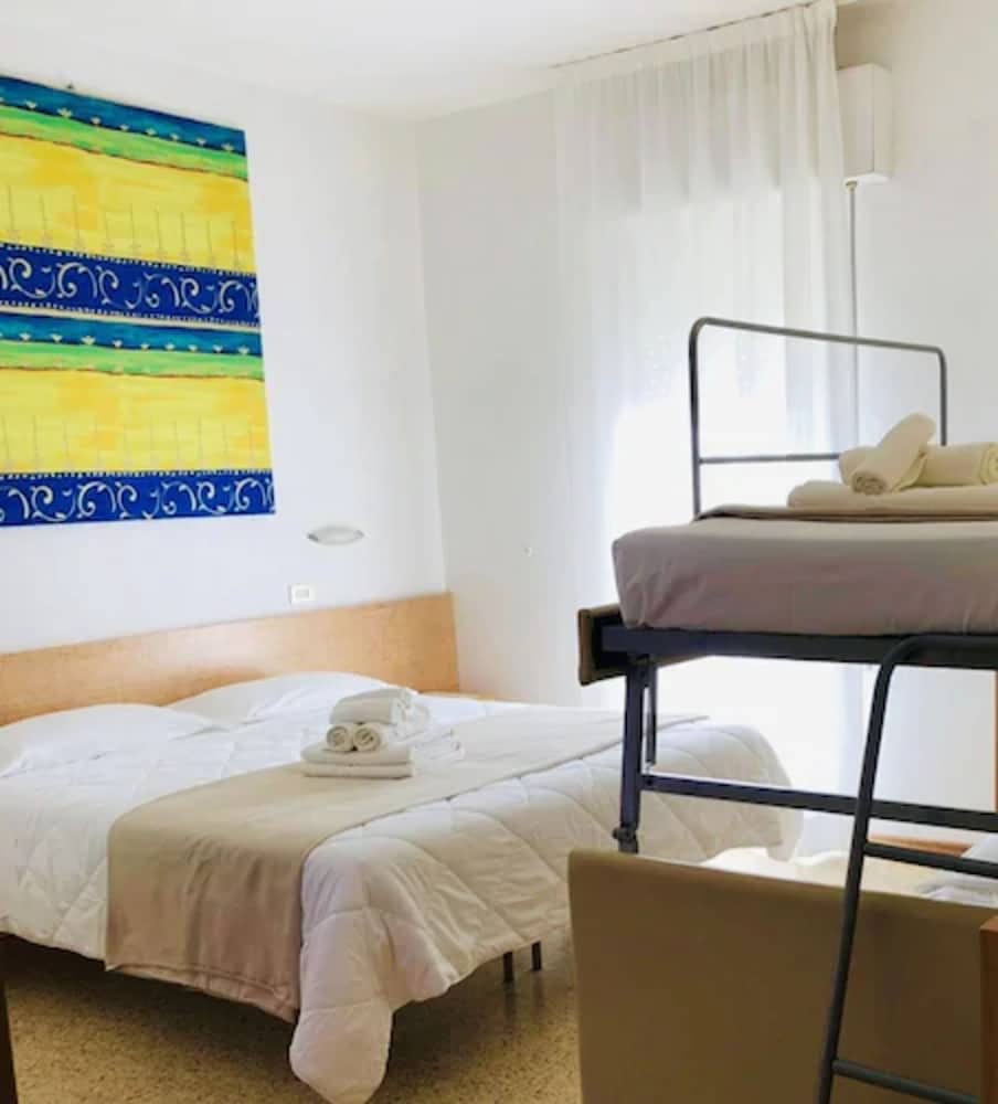 Palermo - Riviera Romagnola, Mare Italia - Hotel Montecarlo - Vista Mare con Area Fitness
Palermo - Riviera Romagnola, Mare Italia - Hotel Montecarlo - Vista Mare con Area Fitness
