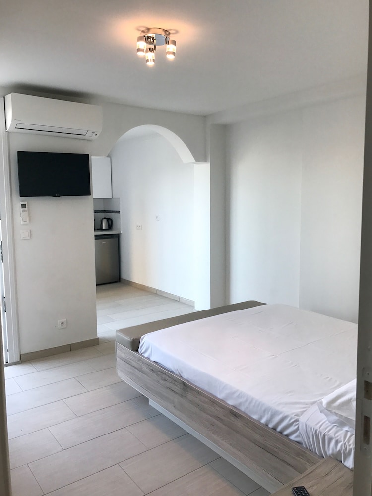 Milano - Costa Azzurra, Mare Francia - Hotel et Appartements Reine D'Azur
Milano - Costa Azzurra, Mare Francia - Hotel et Appartements Reine D'Azur