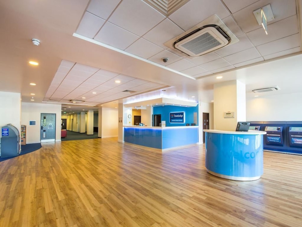 Bari - Londra, Aeroporto di London Gatwick - Travelodge Gatwick Airport Central
Bari - Londra, Aeroporto di London Gatwick - Travelodge Gatwick Airport Central