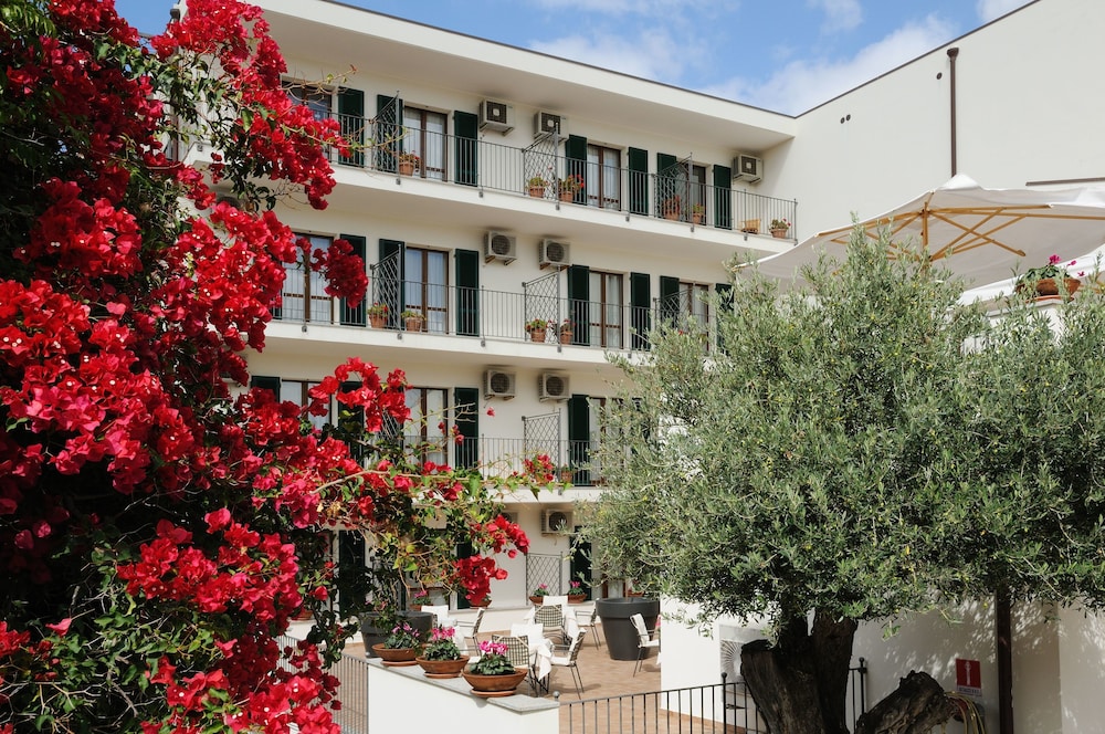 Milano - Sardegna Nord - Alghero, Stintino e Castelsardo, Mare Italia - Hotel Angedras
Milano - Sardegna Nord - Alghero, Stintino e Castelsardo, Mare Italia - Hotel Angedras