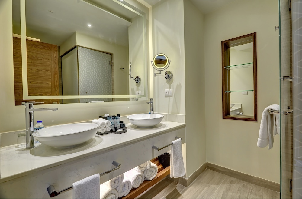 Roma - Jolly Harbour - Royalton Antigua, An Autograph Collection All-Inclusive Resort
Roma - Jolly Harbour - Royalton Antigua, An Autograph Collection All-Inclusive Resort