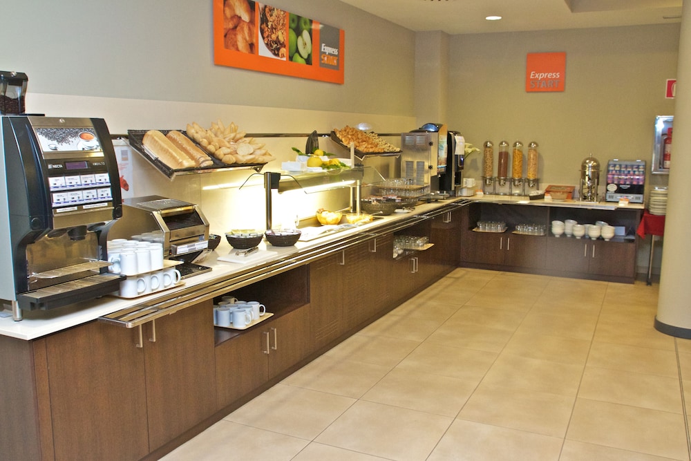 Milano - La Línea de la Concepción - Holiday Inn Express Campo de Gibraltar - Barrios
Milano - La Línea de la Concepción - Holiday Inn Express Campo de Gibraltar - Barrios