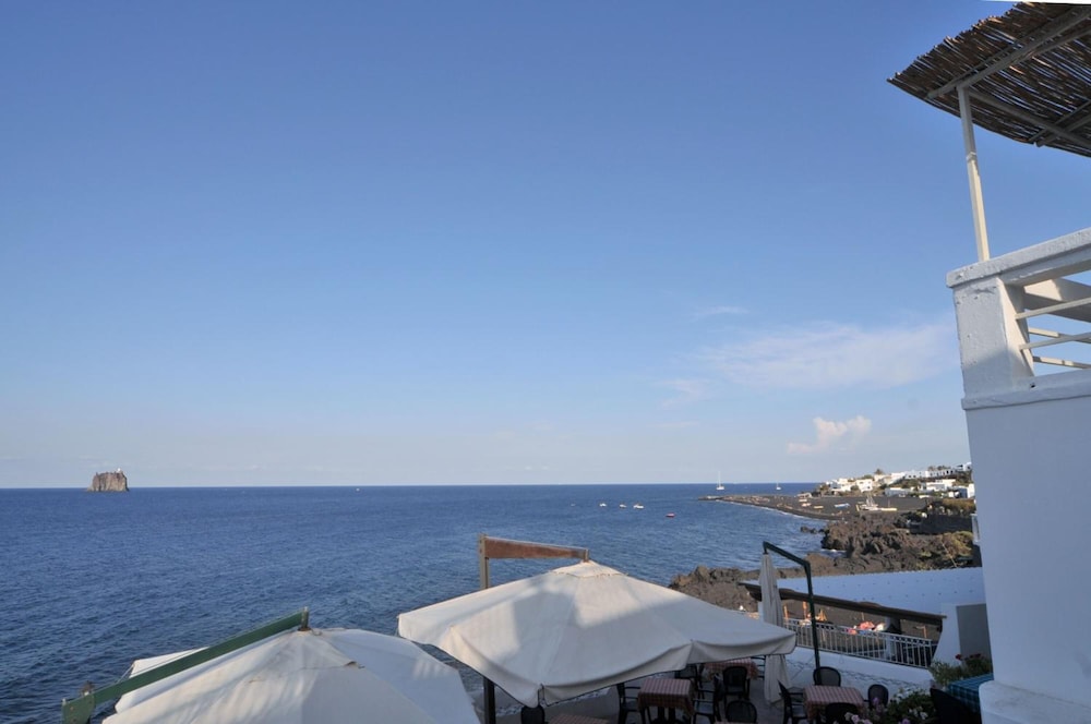 Venezia - Stromboli, Isole Eolie - Hotel Villaggio Stromboli - isola di Stromboli
Venezia - Stromboli, Isole Eolie - Hotel Villaggio Stromboli - isola di Stromboli