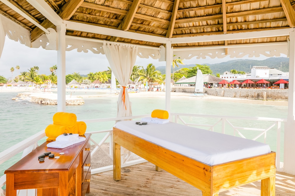 Roma - Ocho Rios - Runaway Bay - Decameron Club Caribbean Runaway Bay, Ramada All-Inclusive Resort
Roma - Ocho Rios - Runaway Bay - Decameron Club Caribbean Runaway Bay, Ramada All-Inclusive Resort