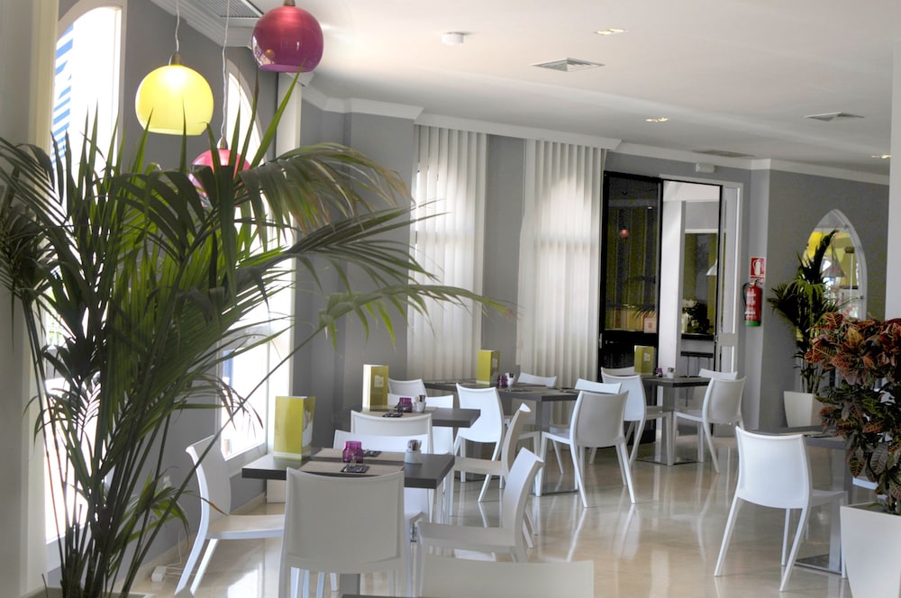 Firenze - Marbella, Costa del Sol - LUXURY 2-bed apartment with big terrace in aparthotel with outdoor pools in CALAHONDA
Firenze - Marbella, Costa del Sol - LUXURY 2-bed apartment with big terrace in aparthotel with outdoor pools in CALAHONDA