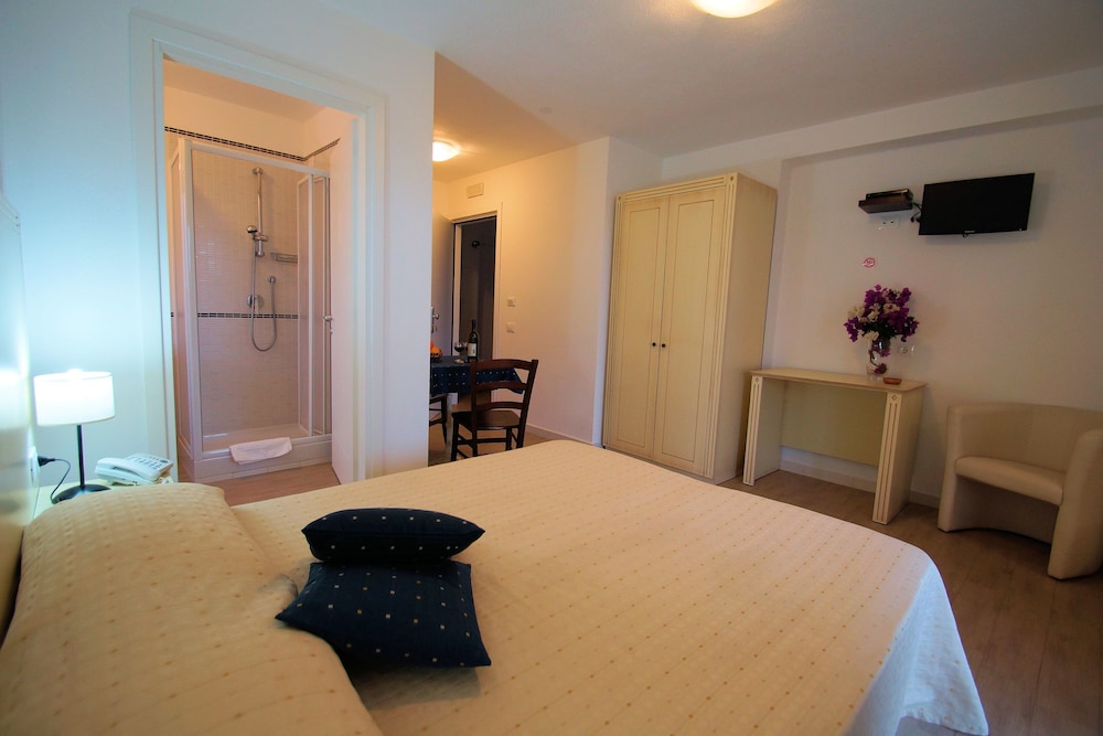 Bari - Castelsardo - Hotel La Tartaruga Bianca
Bari - Castelsardo - Hotel La Tartaruga Bianca