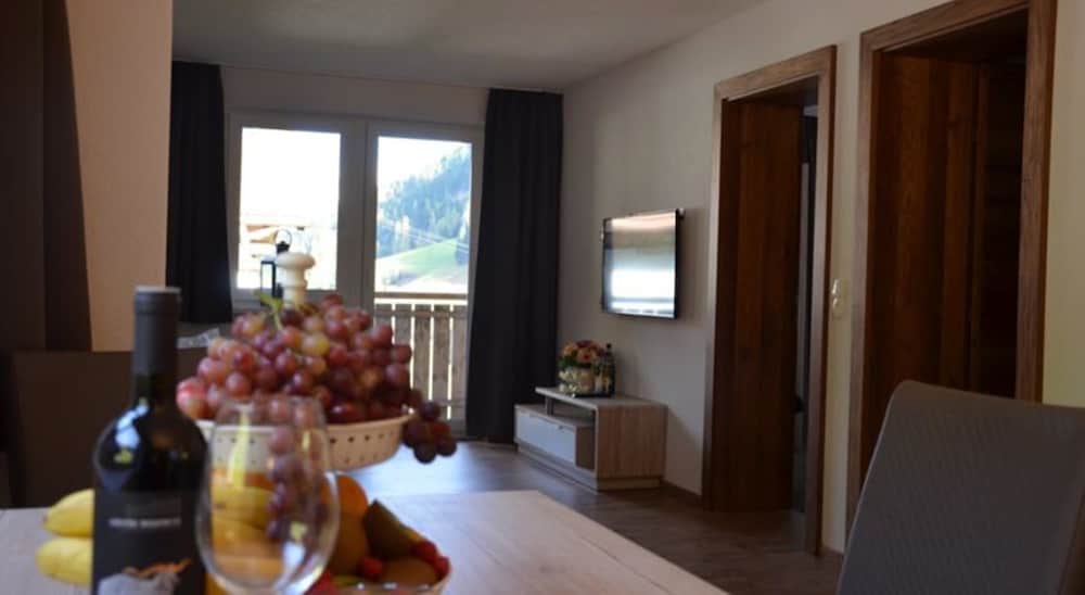 Milano - Ischgl - Alpen-Appartements Zürcher 
Milano - Ischgl - Alpen-Appartements Zürcher