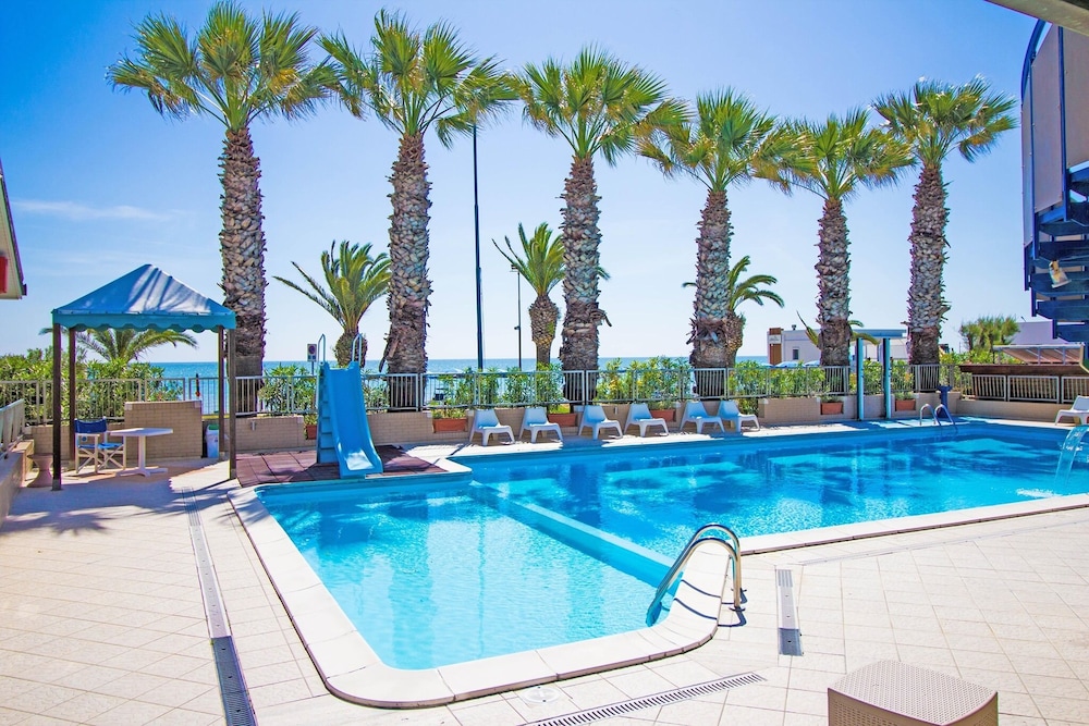 Roma - Costa Marche, Mare Italia - Happy Camp mobile homes in Duca Amedeo Camping Village
Roma - Costa Marche, Mare Italia - Happy Camp mobile homes in Duca Amedeo Camping Village