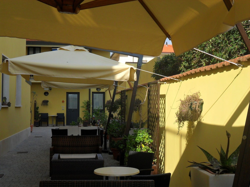 Bari - Versilia e Costa Toscana, Mare Italia - Dependance dell'Hotel Sole e Mare
Bari - Versilia e Costa Toscana, Mare Italia - Dependance dell'Hotel Sole e Mare