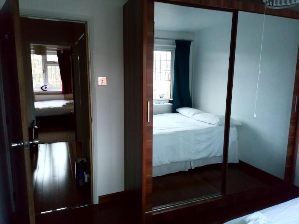 Napoli - Londra, Aeroporto di London Heathrow - Bianca's House Hotel Heathrow Airport
Napoli - Londra, Aeroporto di London Heathrow - Bianca's House Hotel Heathrow Airport