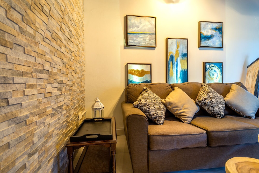 Milano - Palm Beach - Apartment With Charming Patio+ BBQ Near Beach! Free Util's
Milano - Palm Beach - Apartment With Charming Patio+ BBQ Near Beach! Free Util's