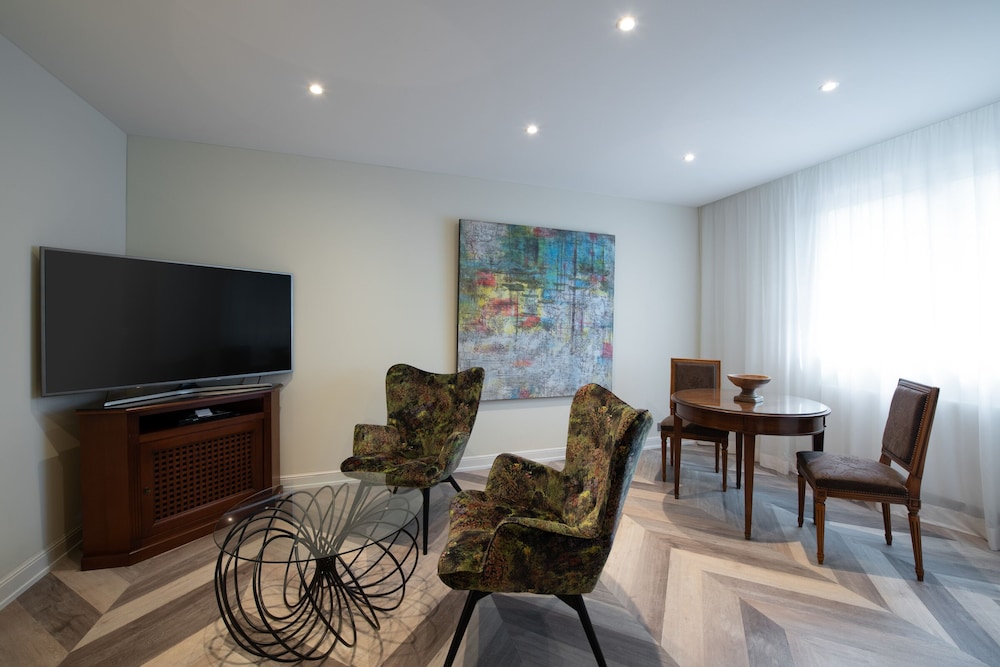 Roma - Belmont, Alsazia - LA CHENEAUDIÈRE - Hôtel Spa - Relais & Châteaux
Roma - Belmont, Alsazia - LA CHENEAUDIÈRE - Hôtel Spa - Relais & Châteaux