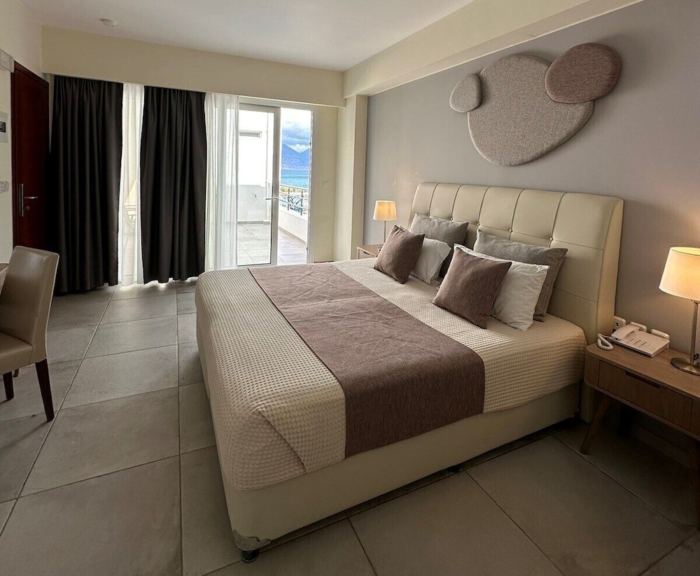 Bologna - Áyios Pandeleḯmon - Faedra Beach
Bologna - Áyios Pandeleḯmon - Faedra Beach