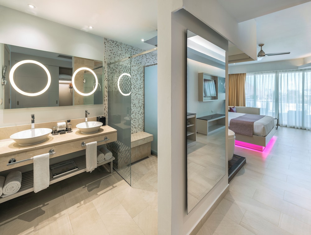 Bologna - St. John's - Royalton Antigua, An Autograph Collection All-Inclusive Resort
Bologna - St. John's - Royalton Antigua, An Autograph Collection All-Inclusive Resort