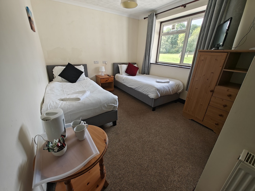 Venezia - Londra, Aeroporto di London Gatwick - Little Foxes Hotel & Gatwick Airport Parking
Venezia - Londra, Aeroporto di London Gatwick - Little Foxes Hotel & Gatwick Airport Parking