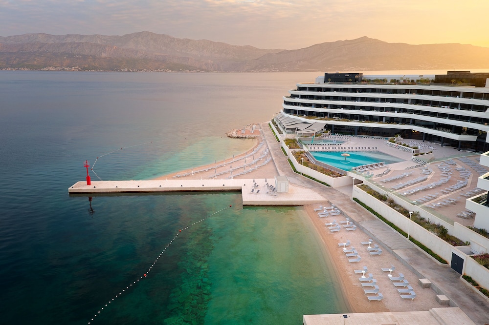 Milano - Splitska, Brazza - Grand Hotel View 
Milano - Splitska, Brazza - Grand Hotel View