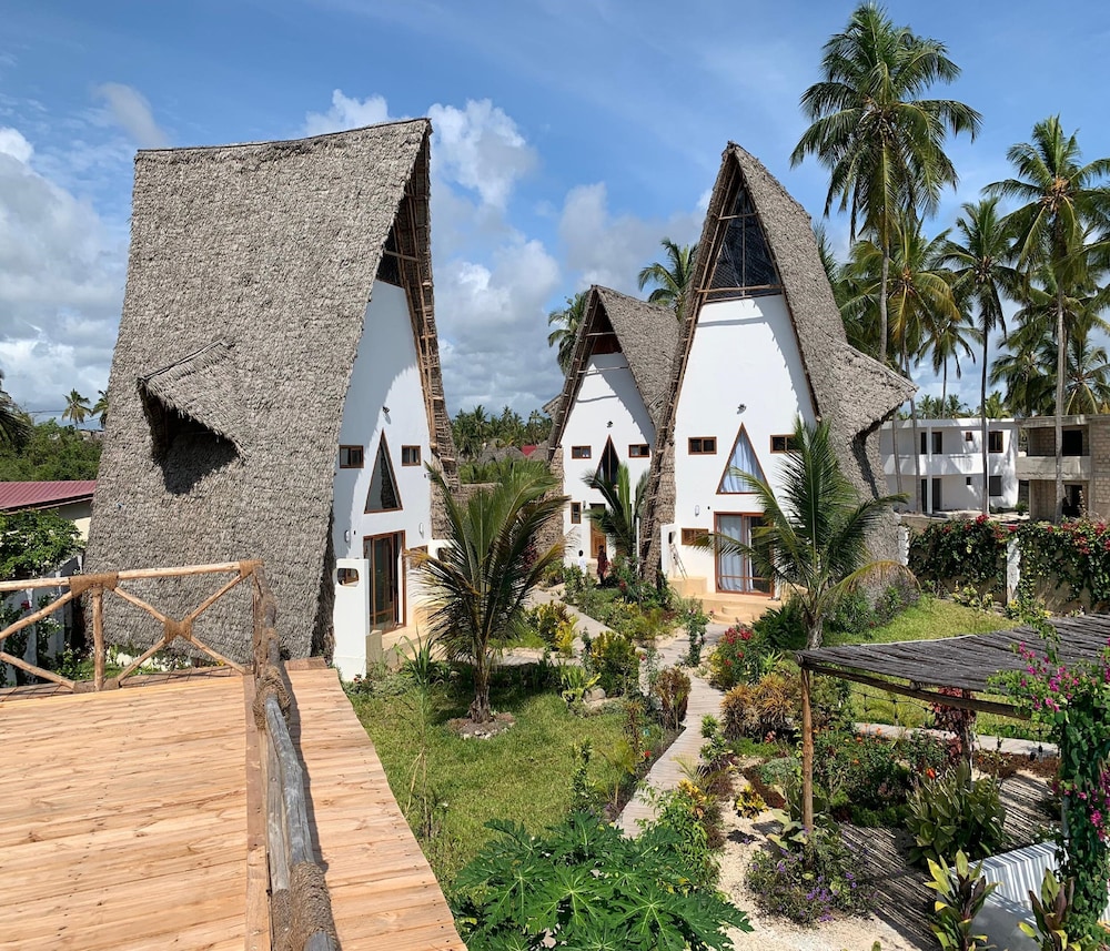 Brindisi - Matemwe - La Perla Beach Resort, Zanzibar - Your Beachfront Private Haven
Brindisi - Matemwe - La Perla Beach Resort, Zanzibar - Your Beachfront Private Haven