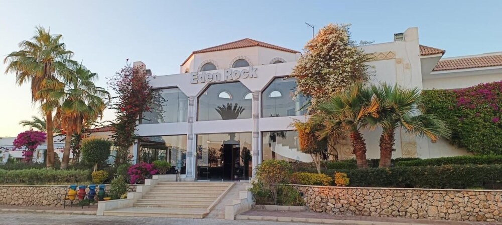 Lamezia Terme - Sharm El Sheikh, Mar Rosso - Eden Rock Hotel Namaa Bay
Lamezia Terme - Sharm El Sheikh, Mar Rosso - Eden Rock Hotel Namaa Bay