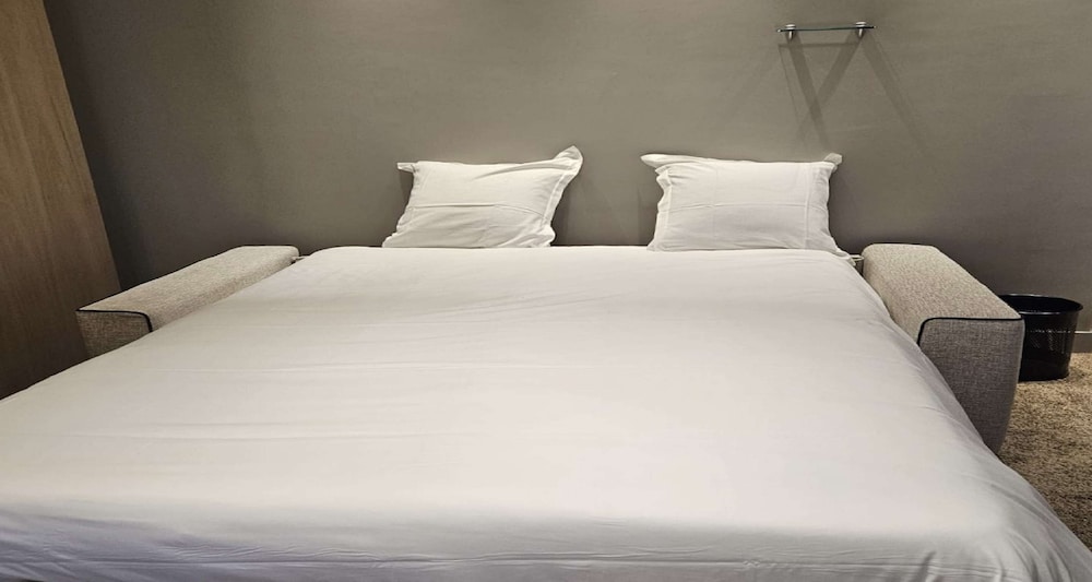 Venezia - Clichy - Hotel Apolonia Paris Montmartre; Sure Hotel Collection by Best Western
Venezia - Clichy - Hotel Apolonia Paris Montmartre; Sure Hotel Collection by Best Western